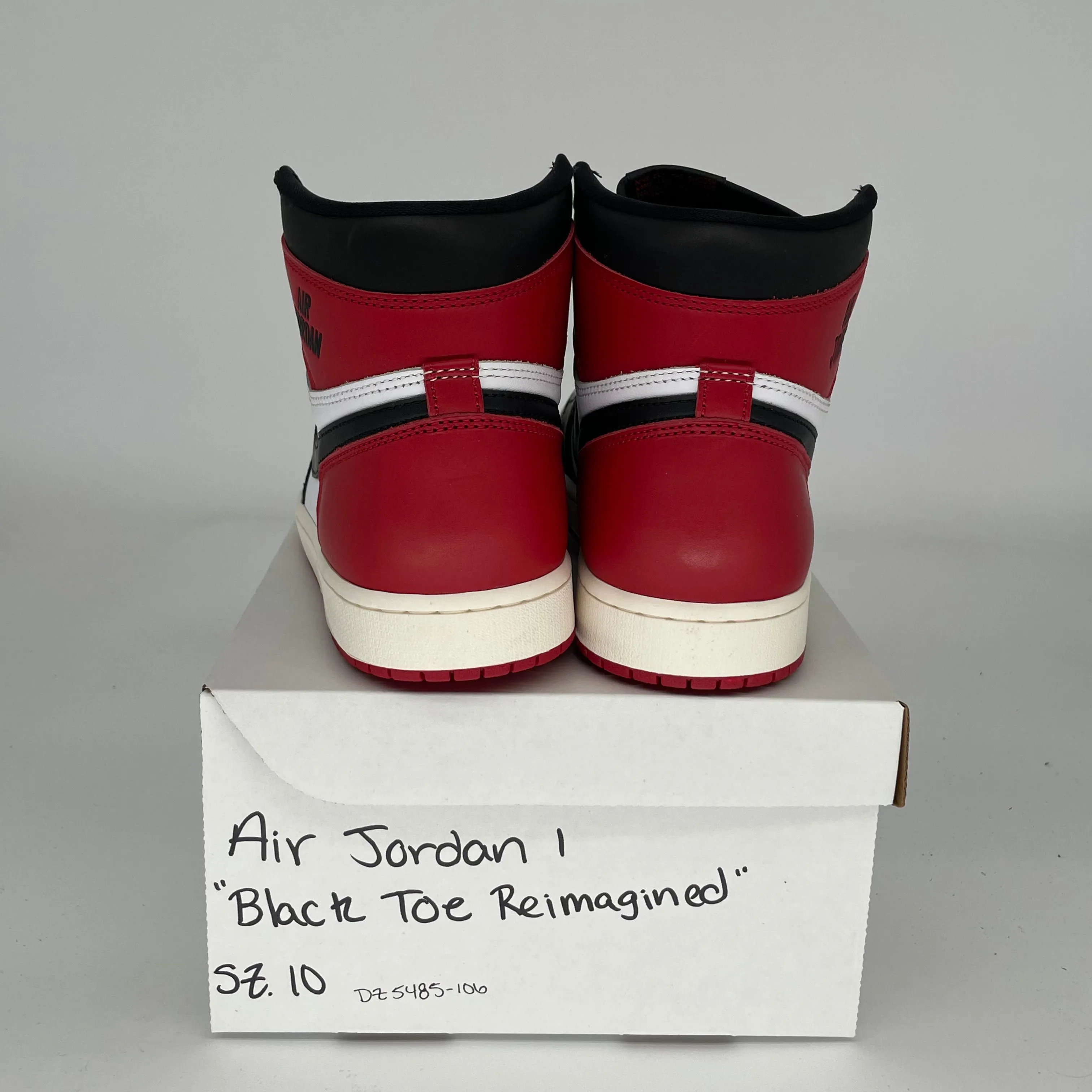 AIR JORDAN 1 BLACK TOE REIMAGINÉ TAILLE 10 DZ5485-106