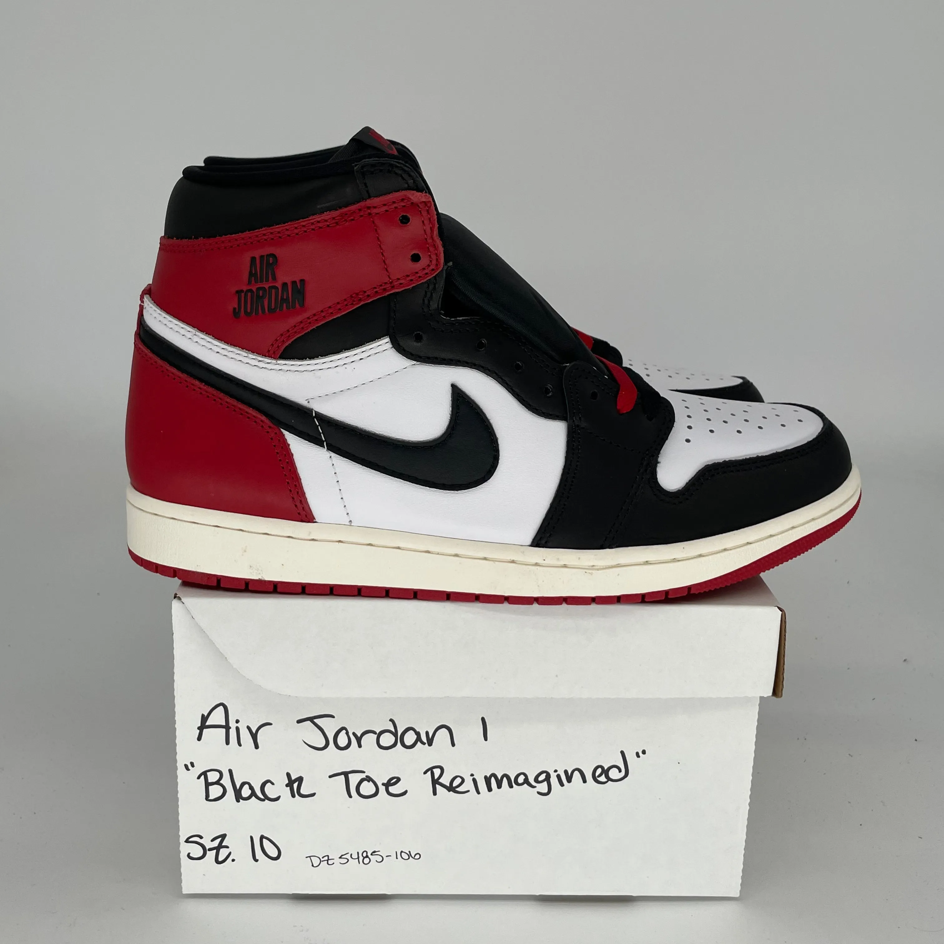 AIR JORDAN 1 BLACK TOE REIMAGINÉ TAILLE 10 DZ5485-106