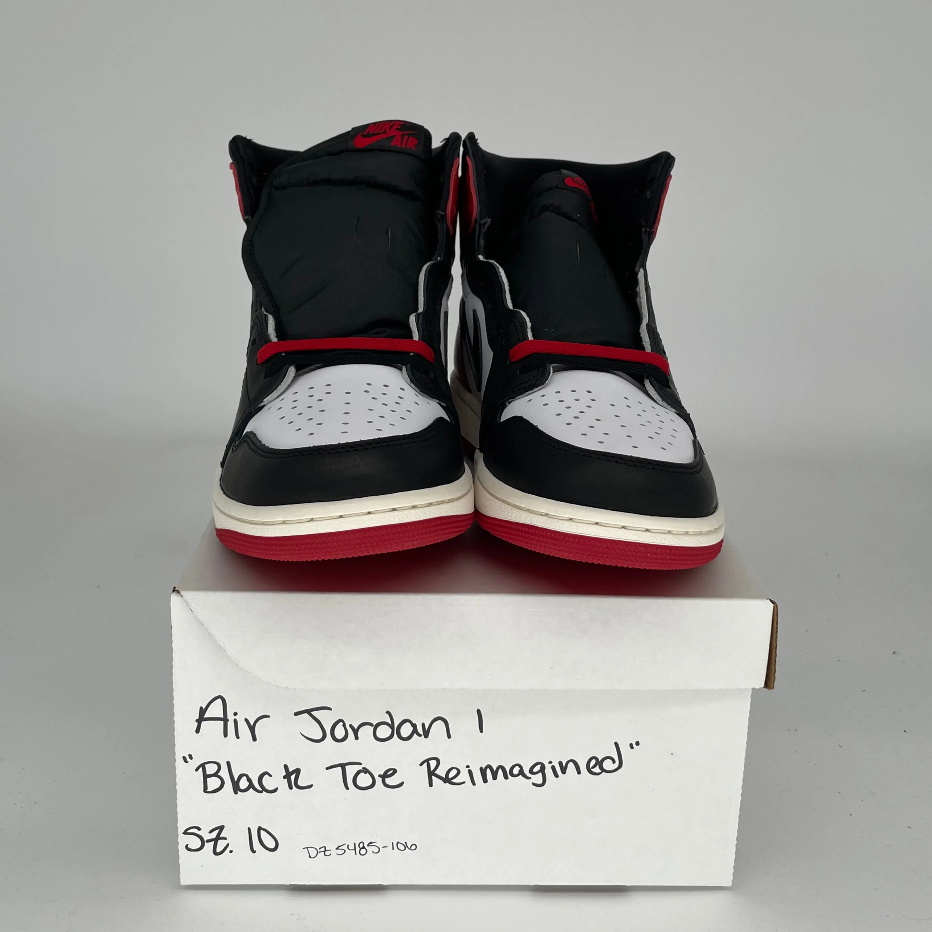 AIR JORDAN 1 BLACK TOE REIMAGINÉ TAILLE 10 DZ5485-106