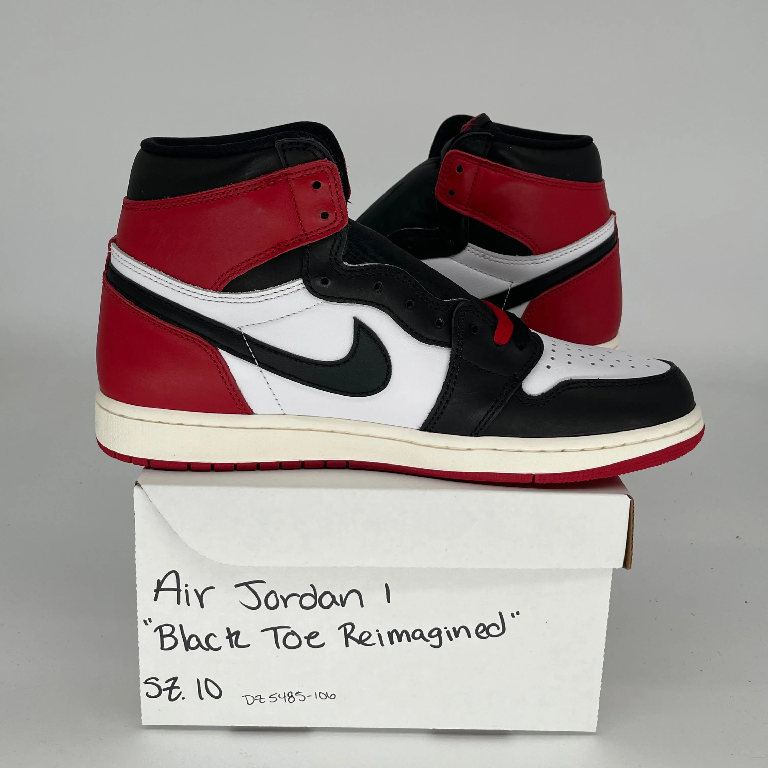 AIR JORDAN 1 BLACK TOE REIMAGINÉ TAILLE 10 DZ5485-106