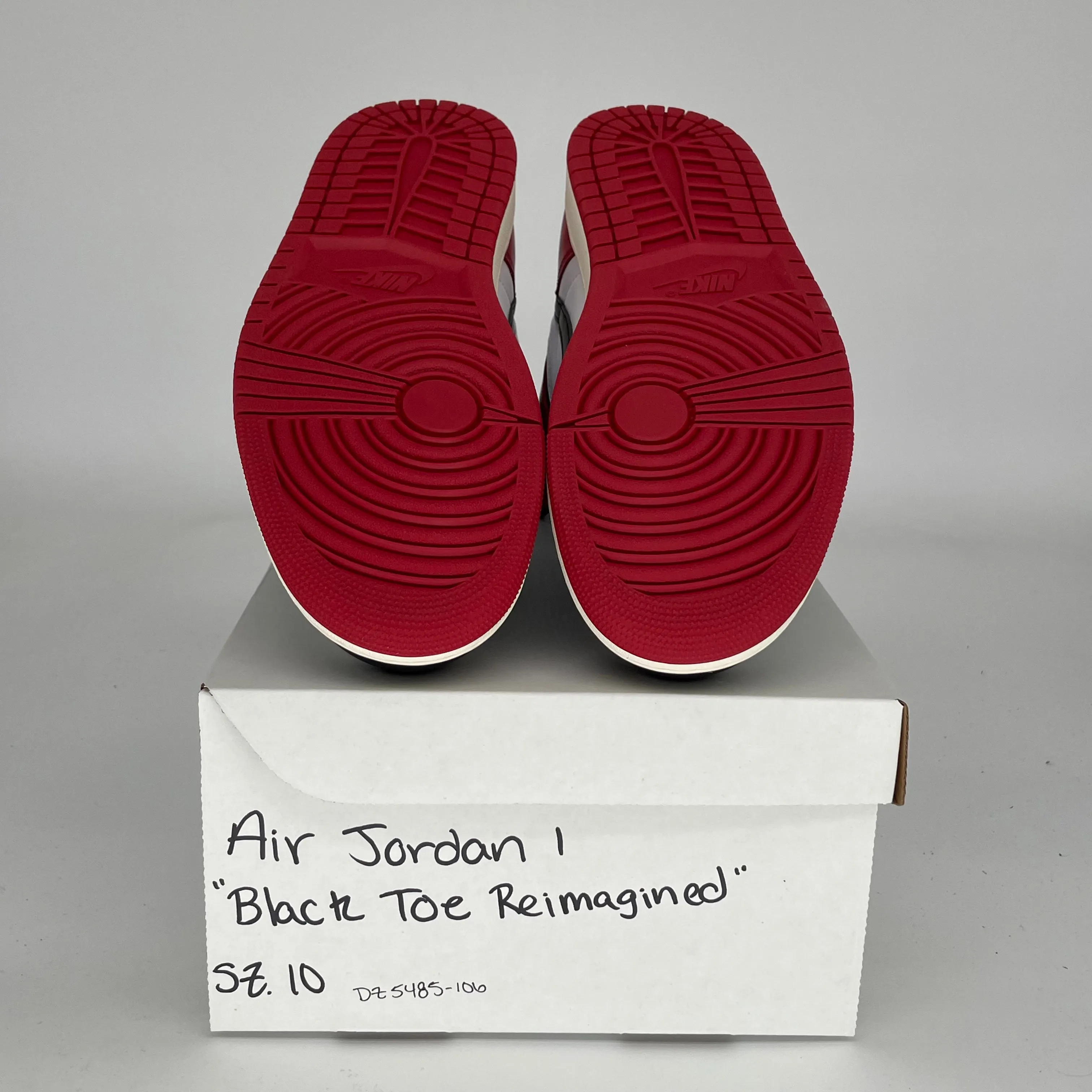 AIR JORDAN 1 BLACK TOE REIMAGINÉ TAILLE 10 DZ5485-106