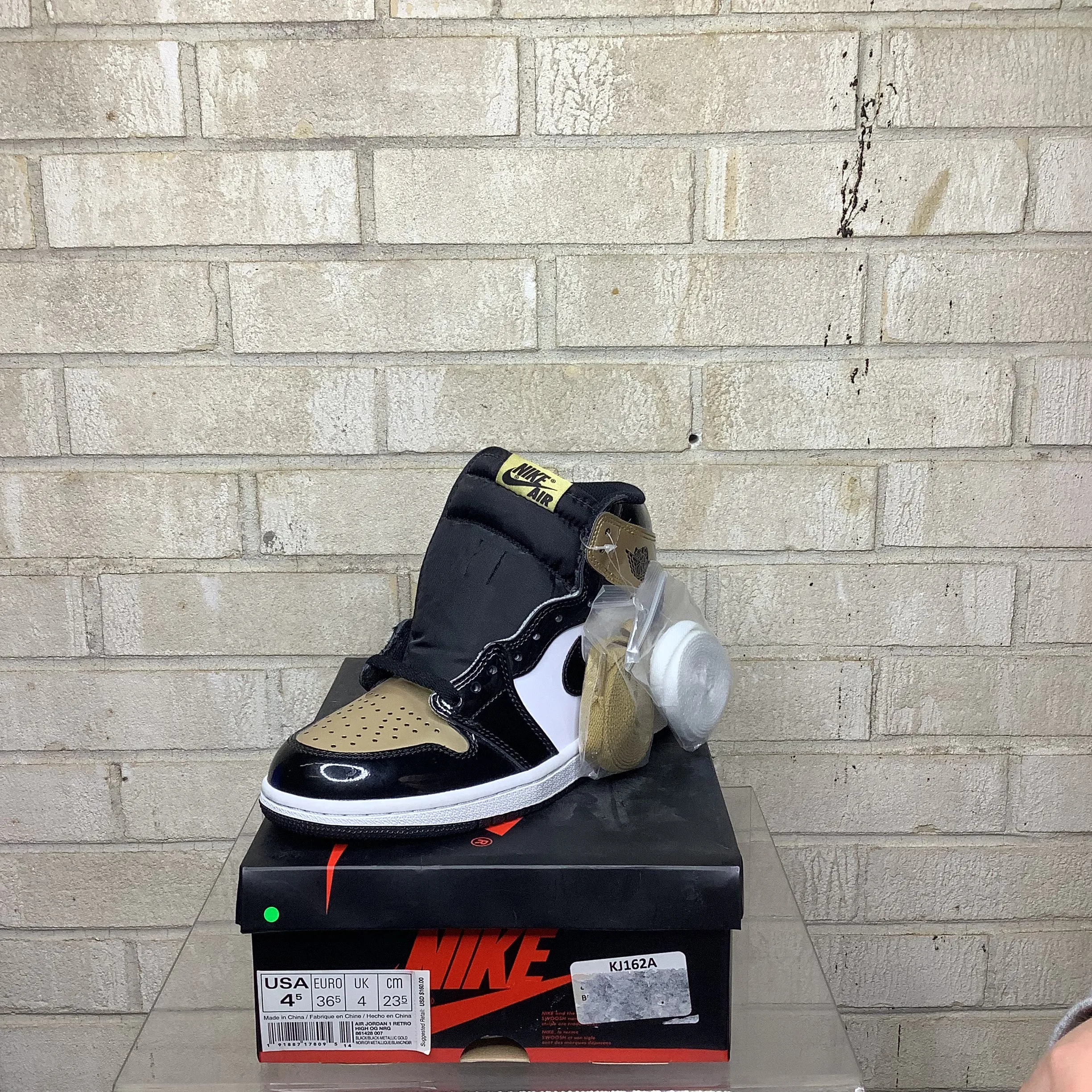 AIR JORDAN 1 ORTEIL DORÉ TAILLE 4.5 861428-007