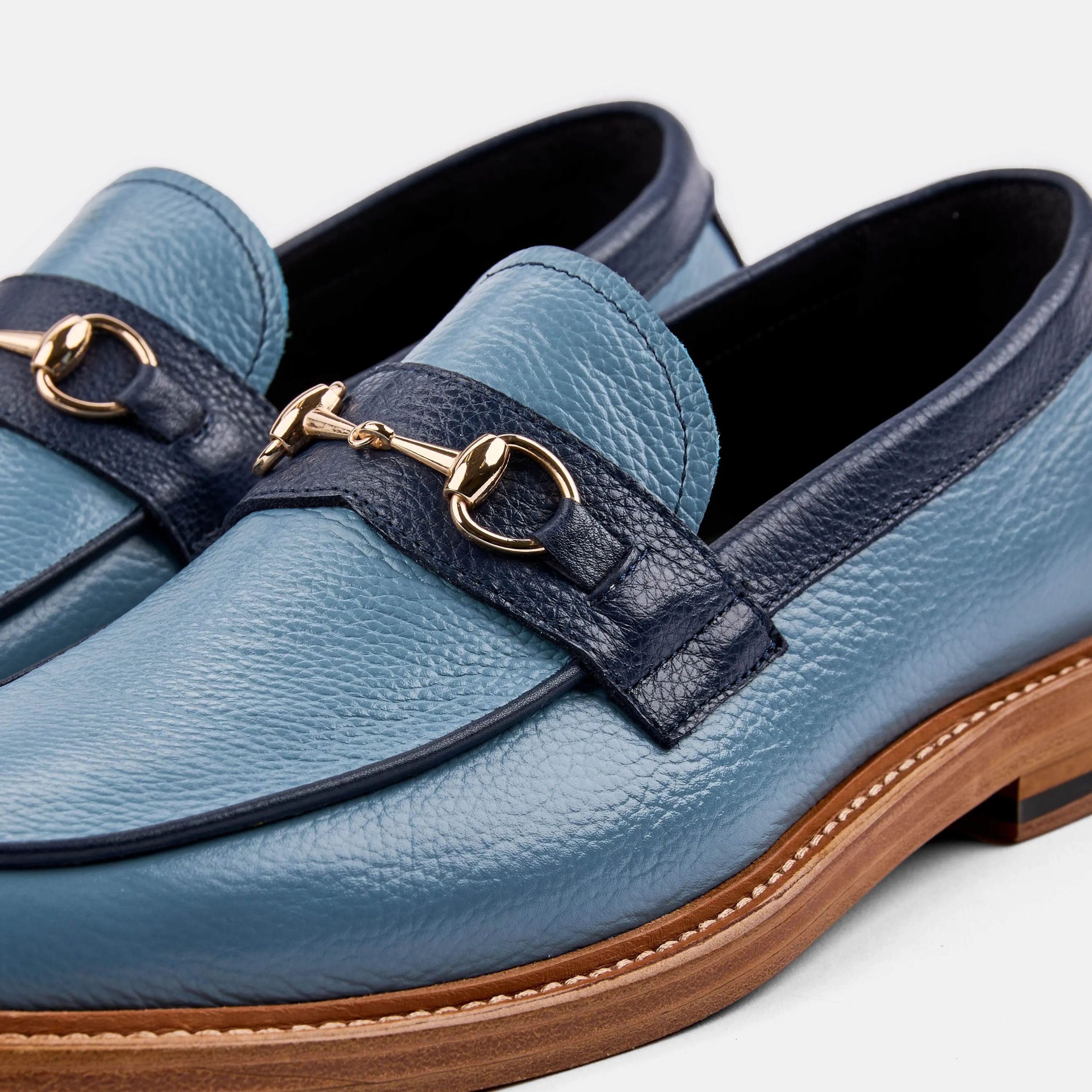 Mocassins à détails métalliques en cuir bleu promenade