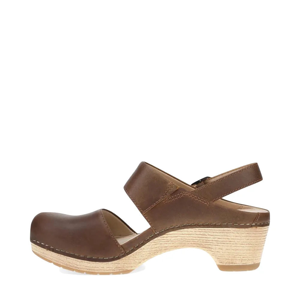 Dansko Sabot Femme Lucia à Talon Fermé en Beige