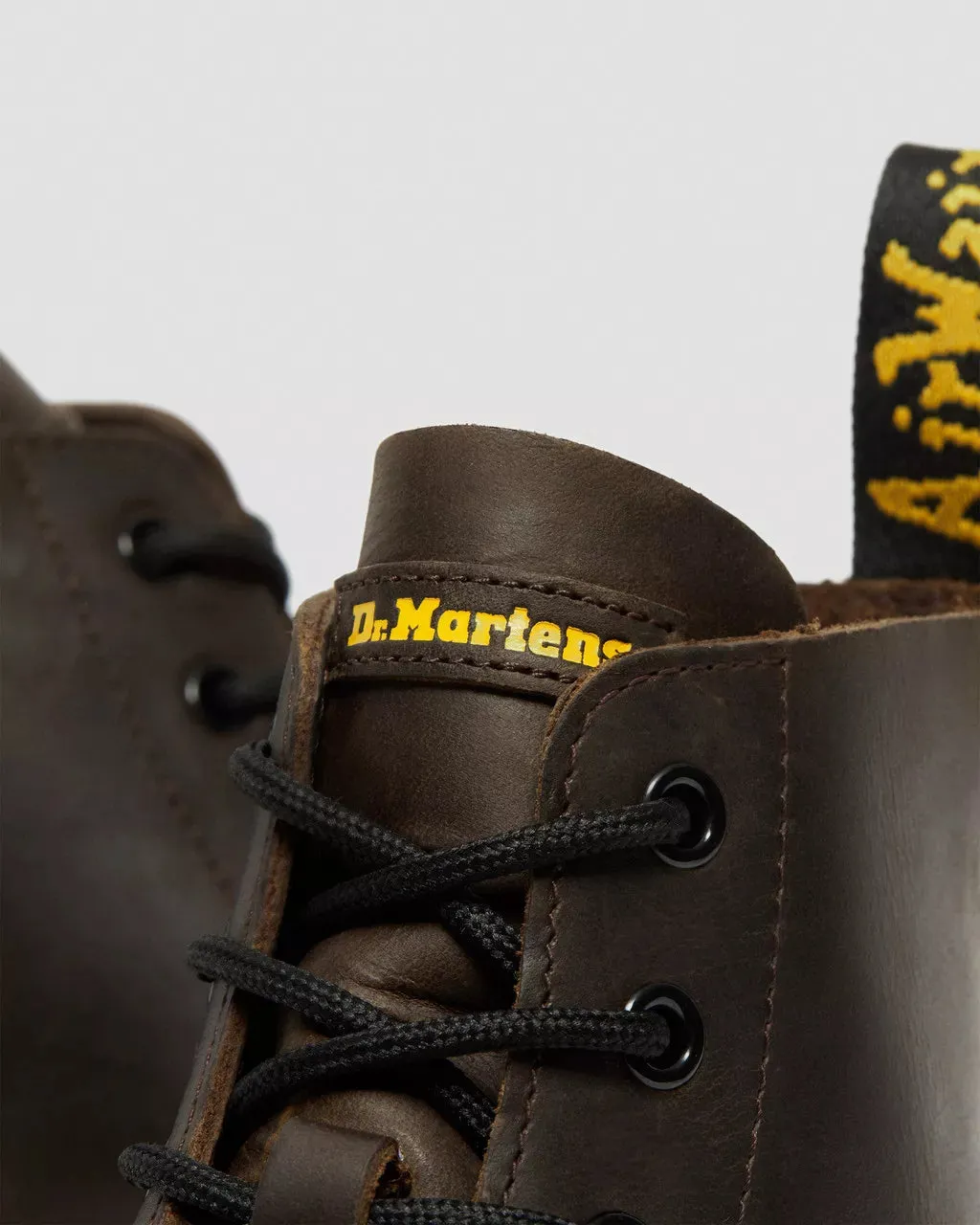 Bottes Dr Martens Thurston Chukka Crazy Horse en marron foncé