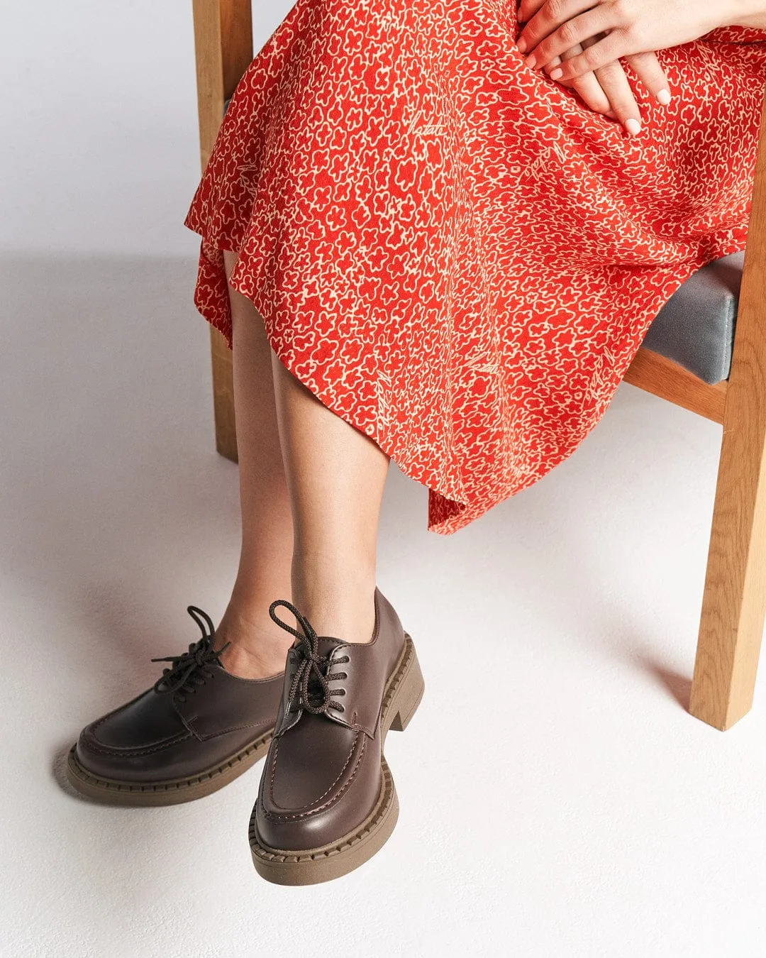 Mocassins Végans en Cuir Pomme pour Femmes Helen | Chocolat