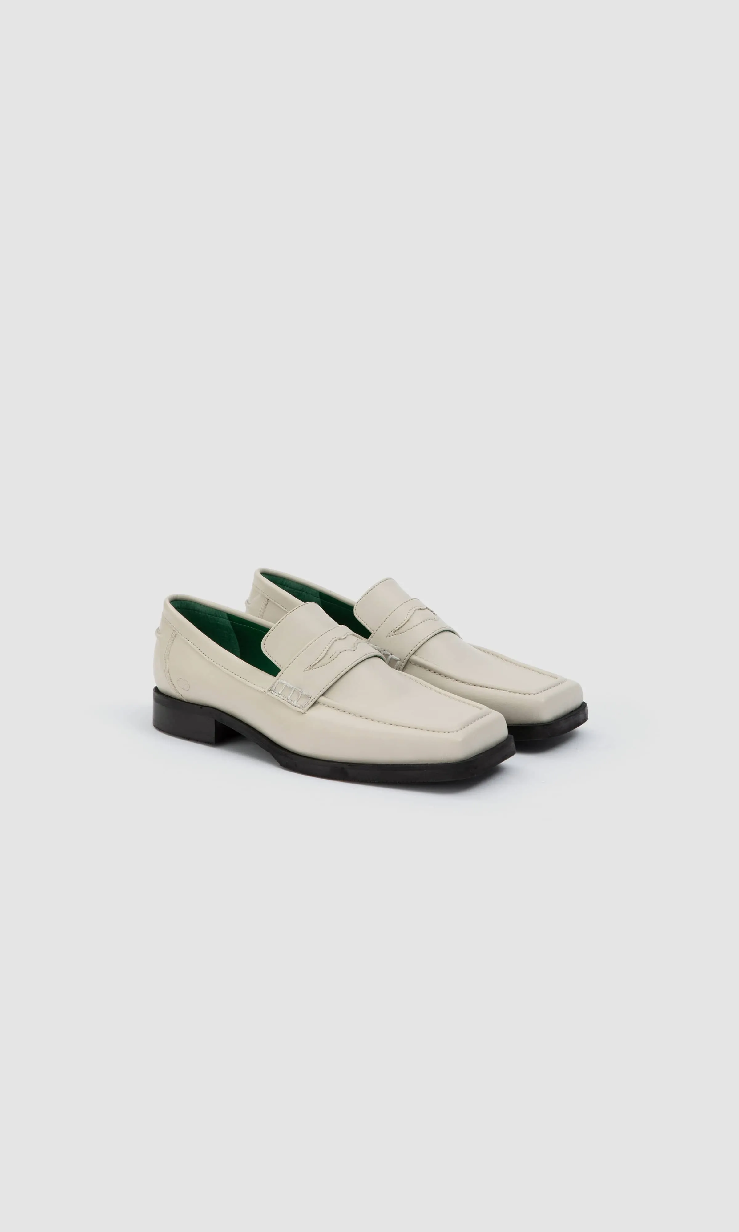 Joan Vegan Apple Loafers en similicuir | Crème