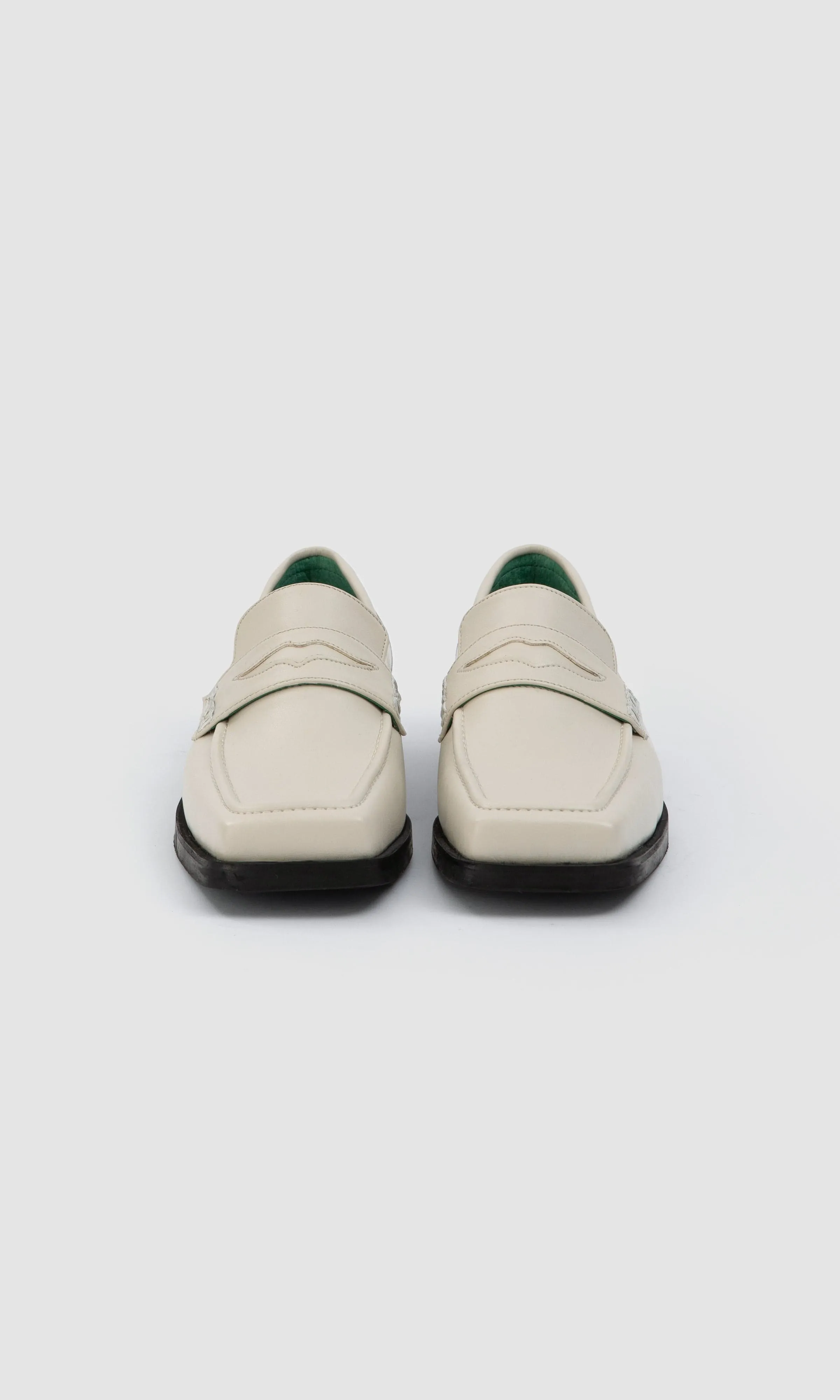 Joan Vegan Apple Loafers en similicuir | Crème