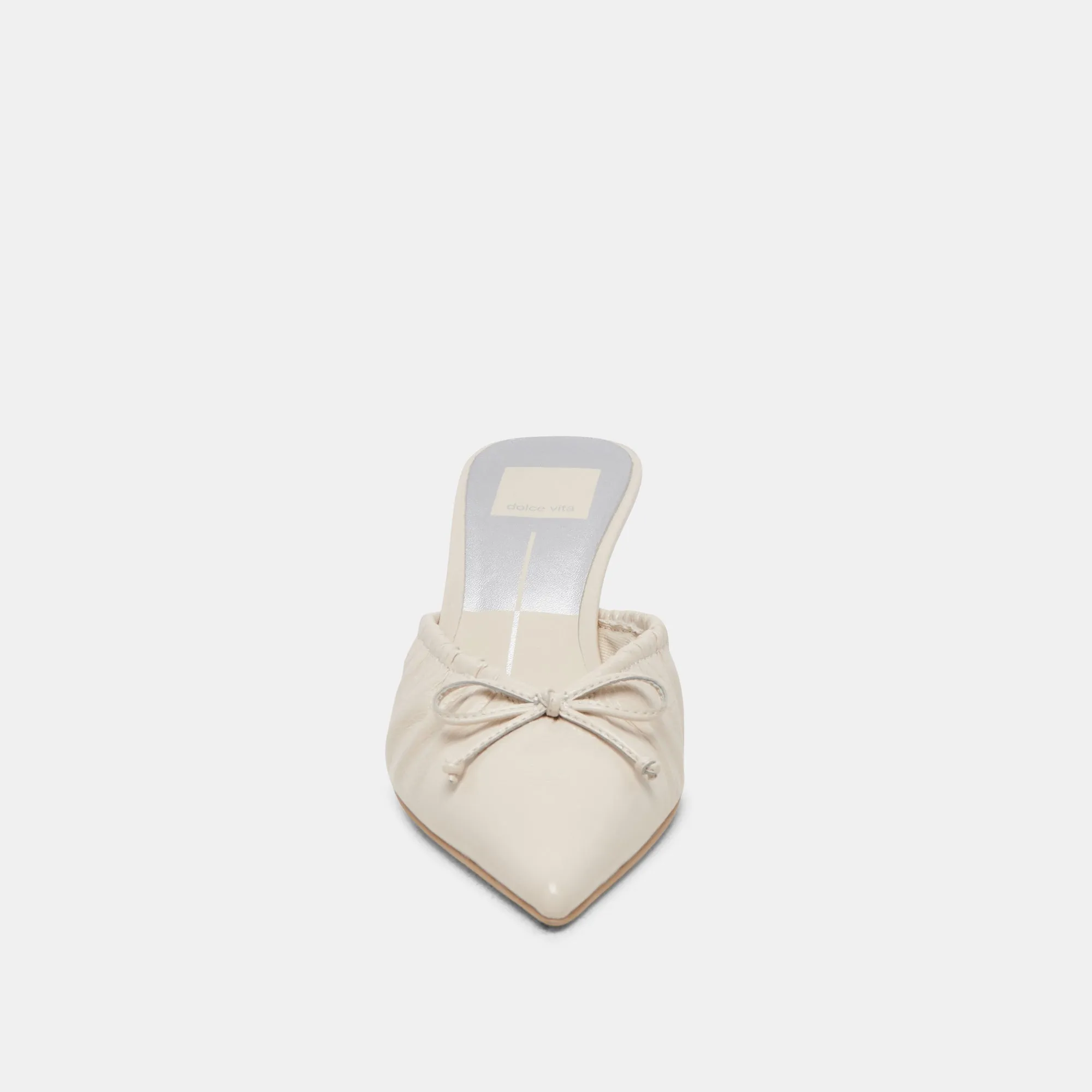 KAIRI TALONS MOYENS IVOIRE CUIR VERNI FROISSÉ