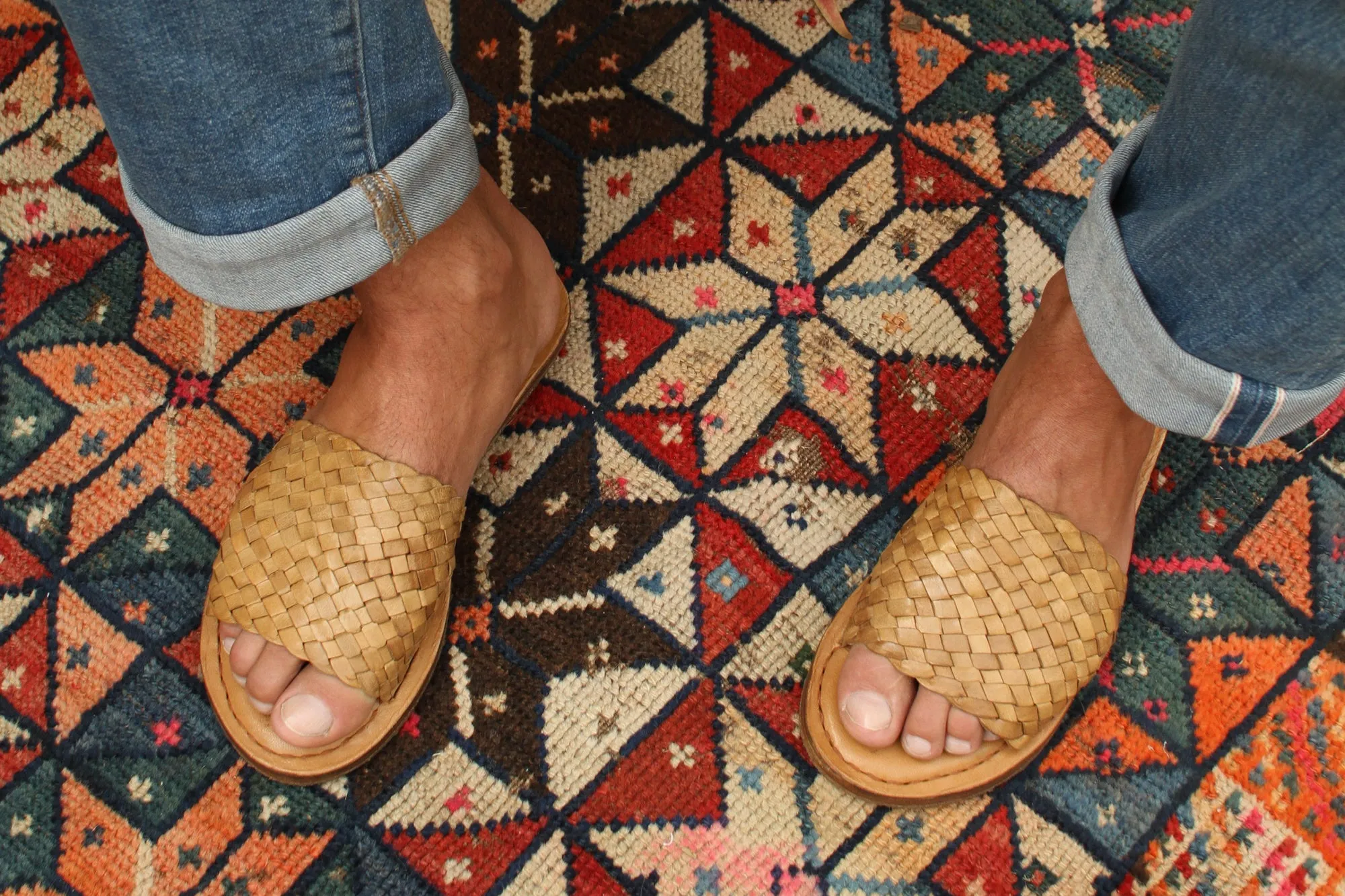 Sandale tressée pour homme en miel