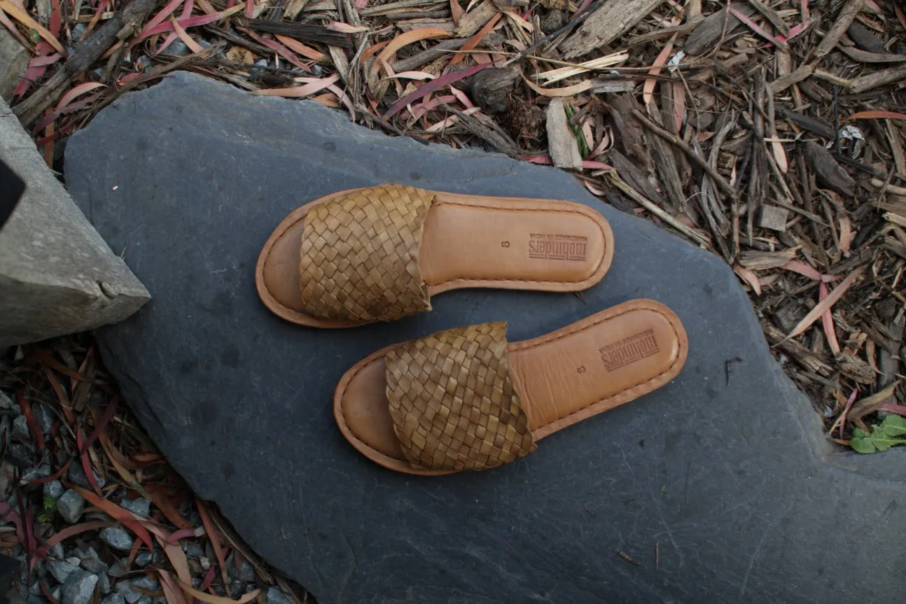Sandale tressée pour homme en miel