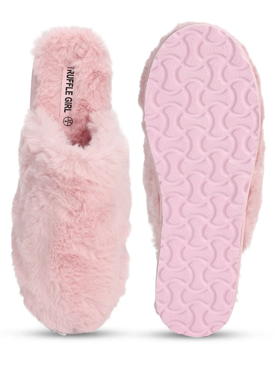 Pantoufles en fourrure rose et duveteuse