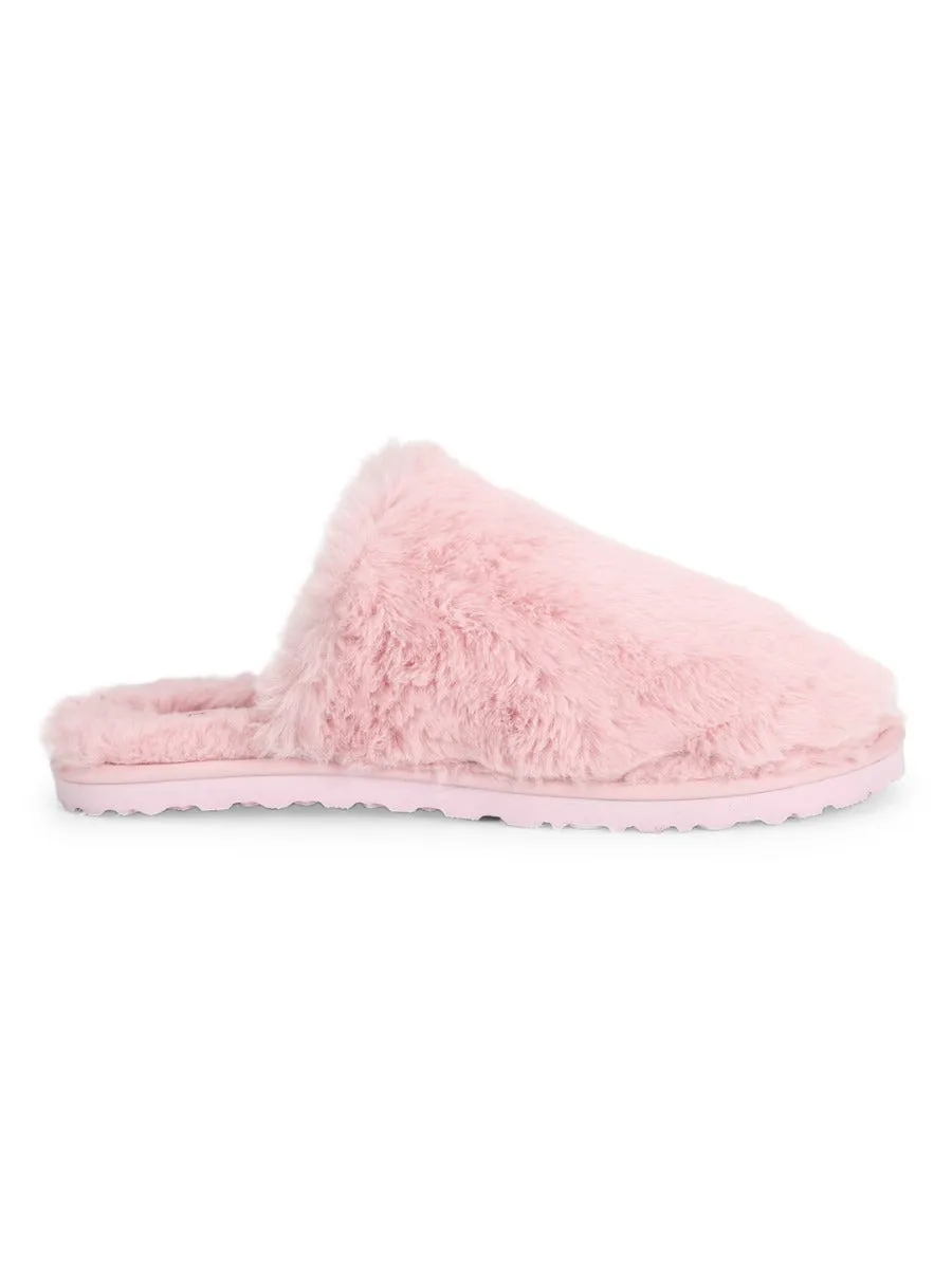 Pantoufles en fourrure rose et duveteuse