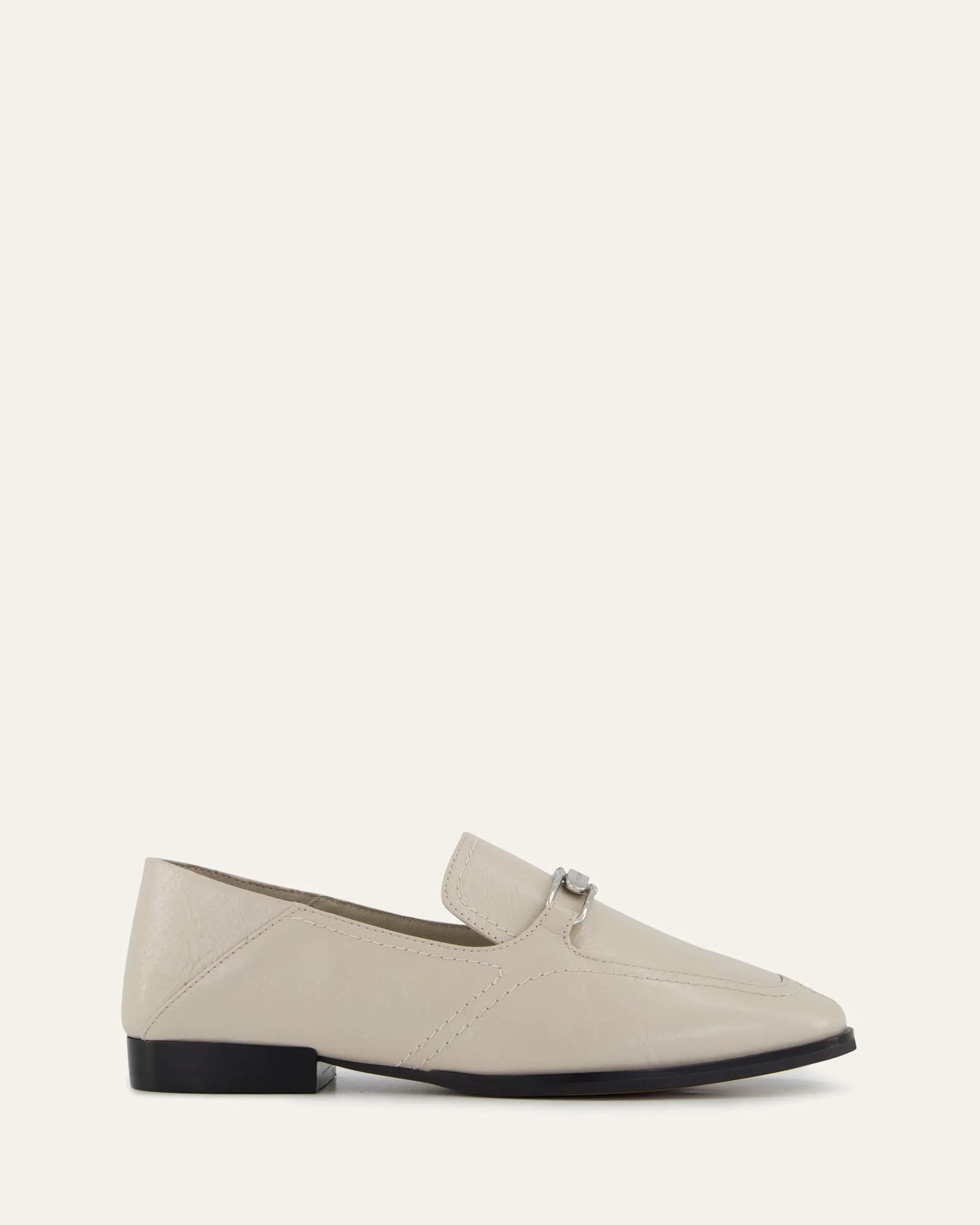RILEY LOAFERS EN CUIR FROISSÉ BONE
