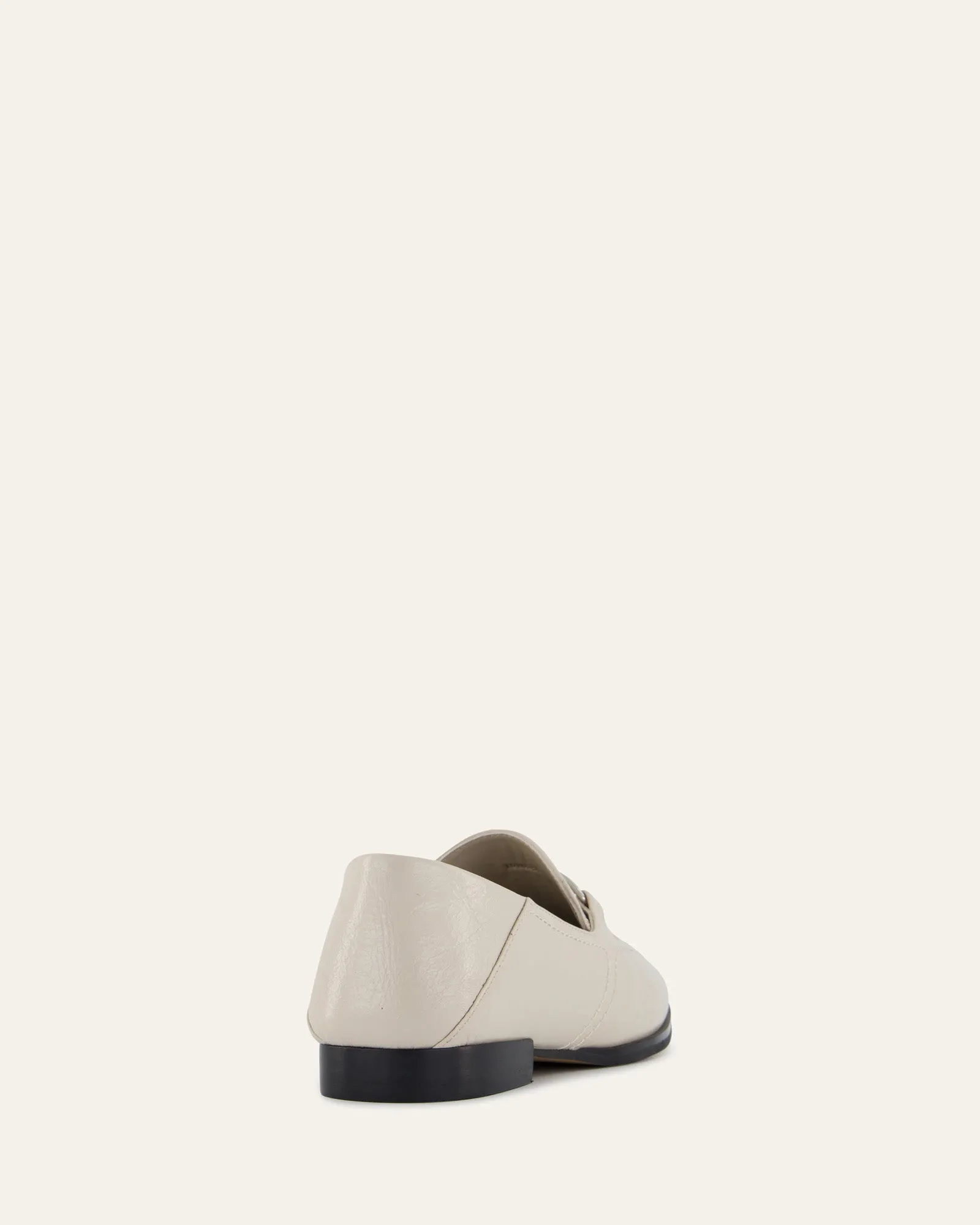 RILEY LOAFERS EN CUIR FROISSÉ BONE