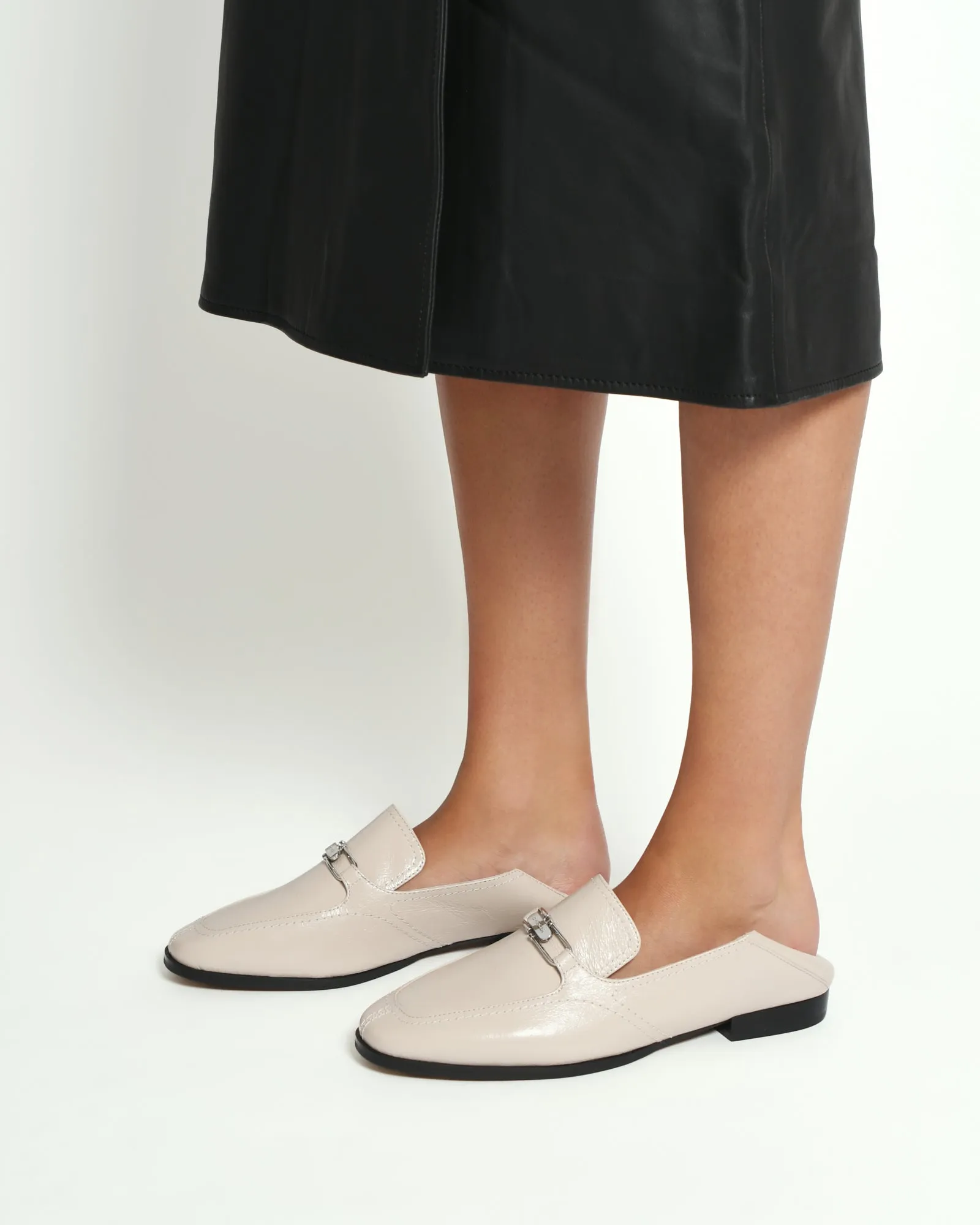 RILEY LOAFERS EN CUIR FROISSÉ BONE