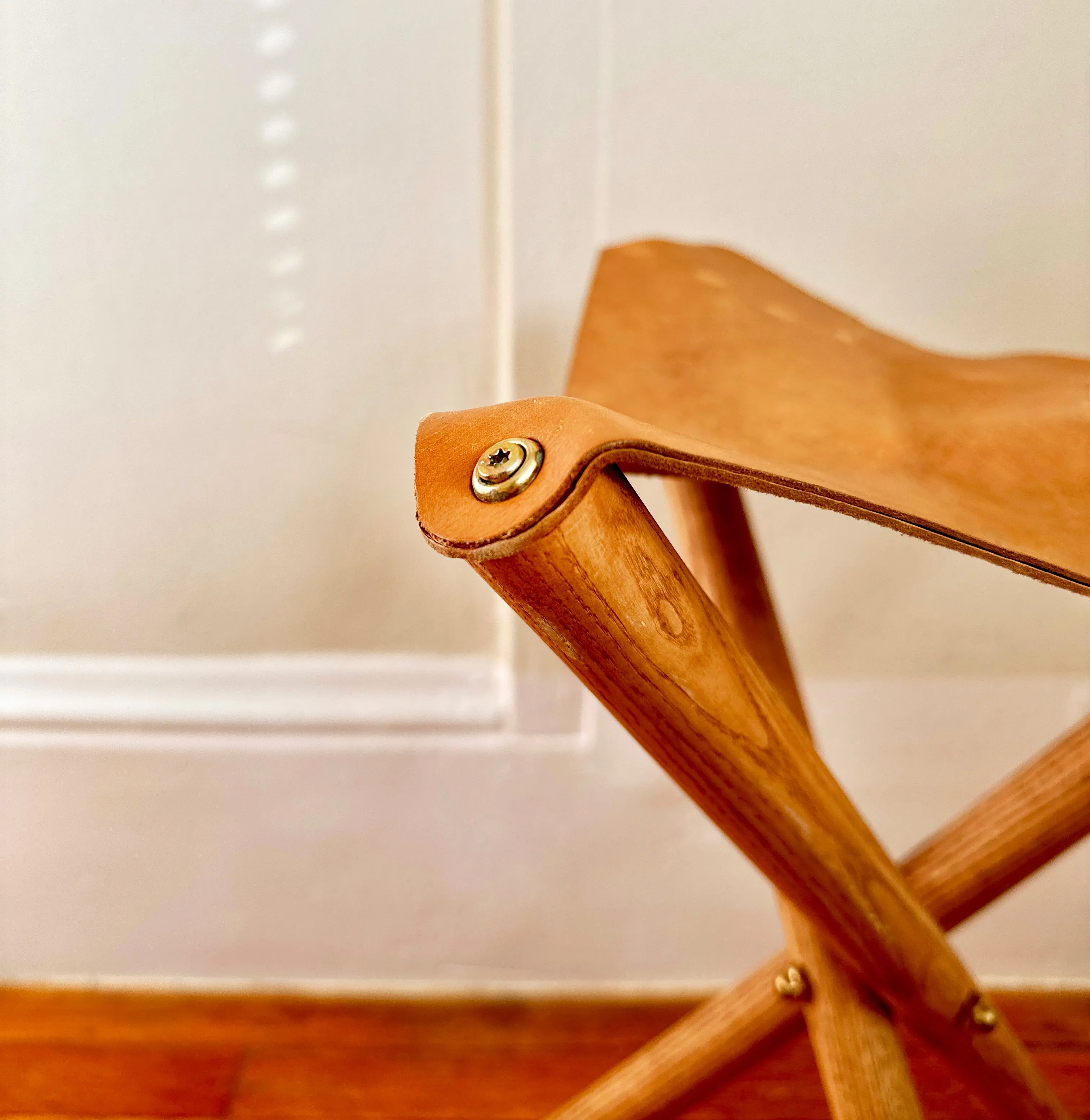 Tabouret en cuir solide