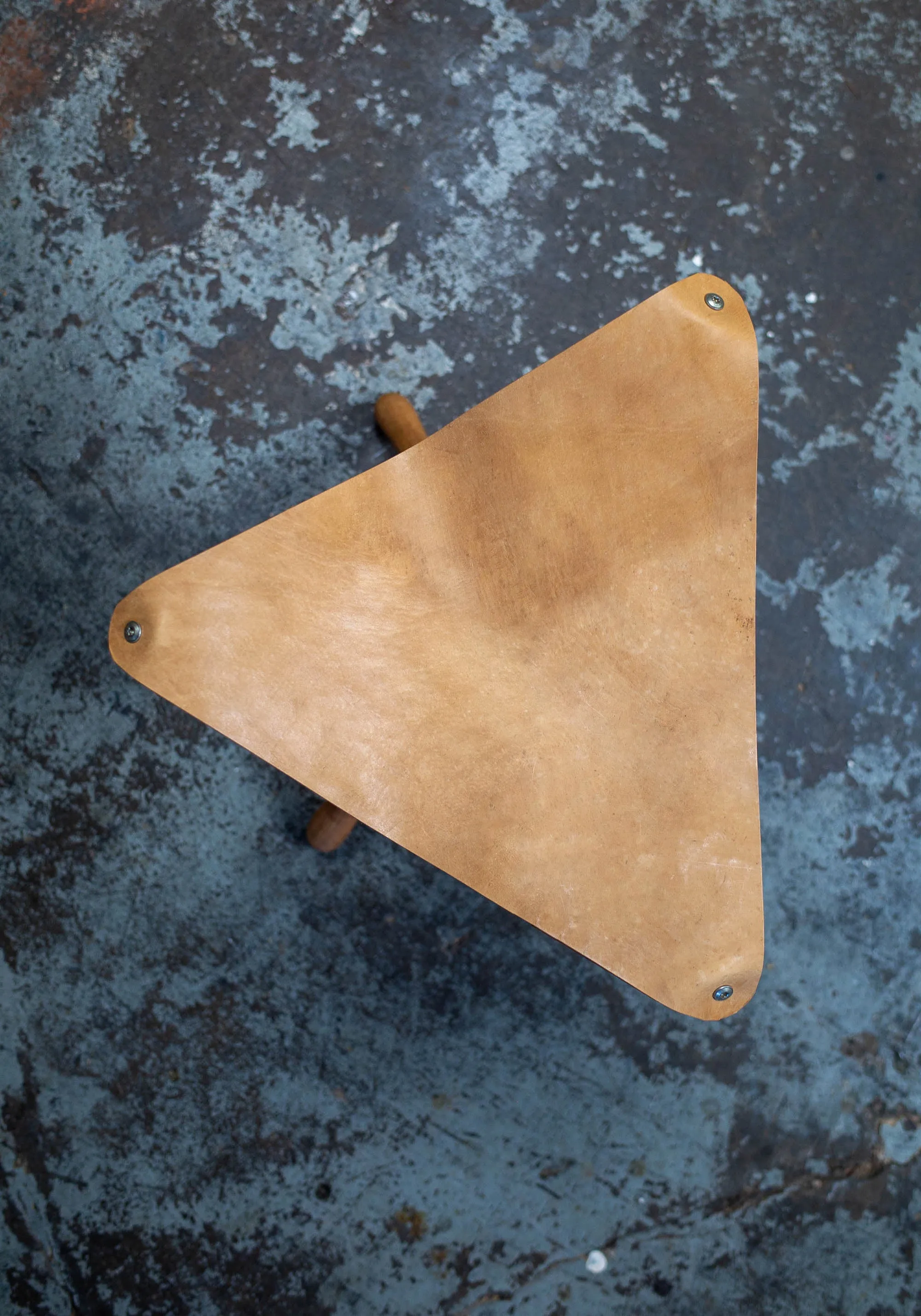 Tabouret en cuir solide