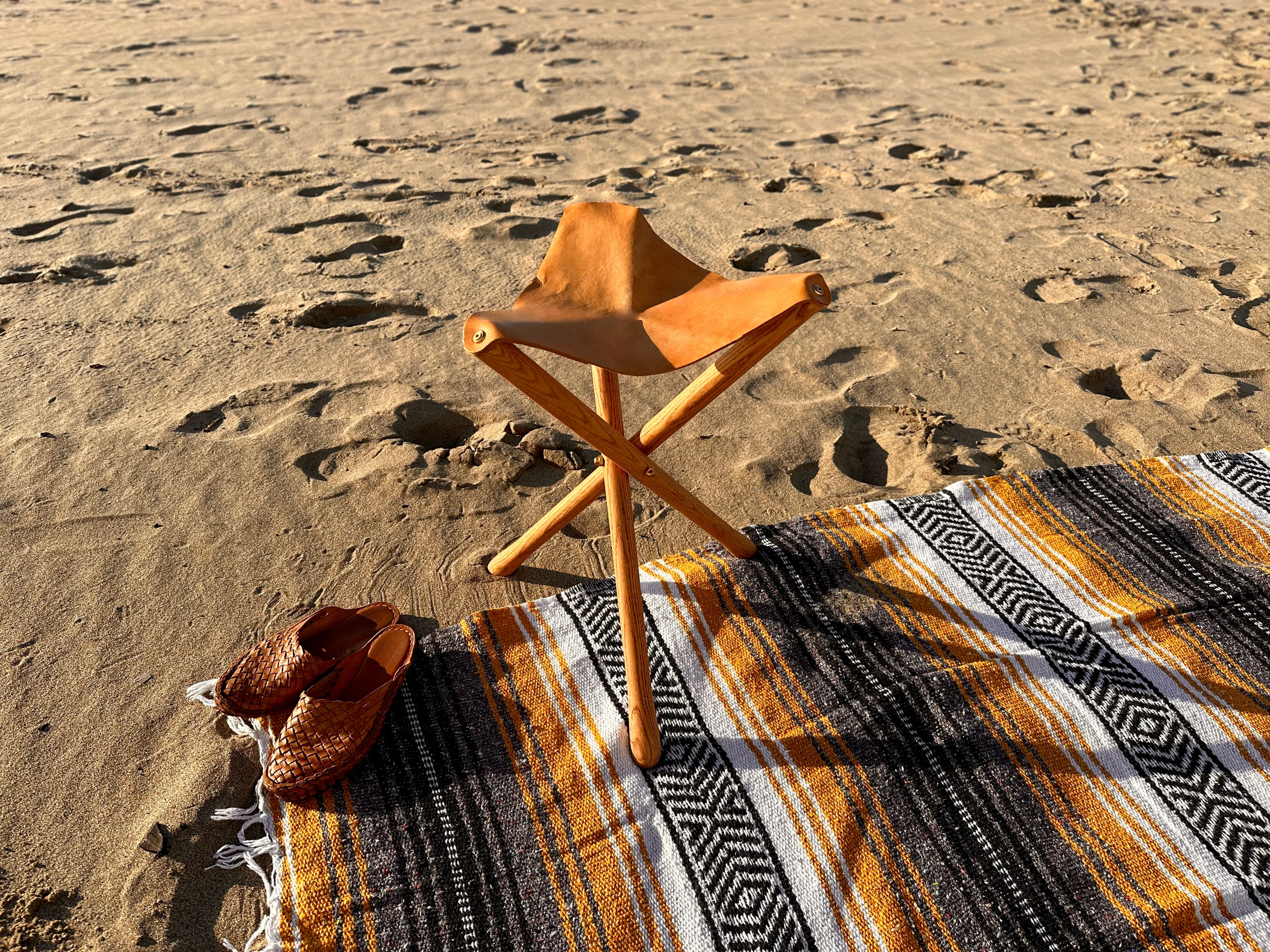 Tabouret en cuir solide