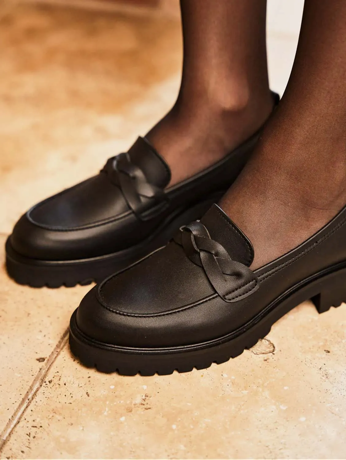 Spell Recycled Grain Leather Vegan Loafers | Noir