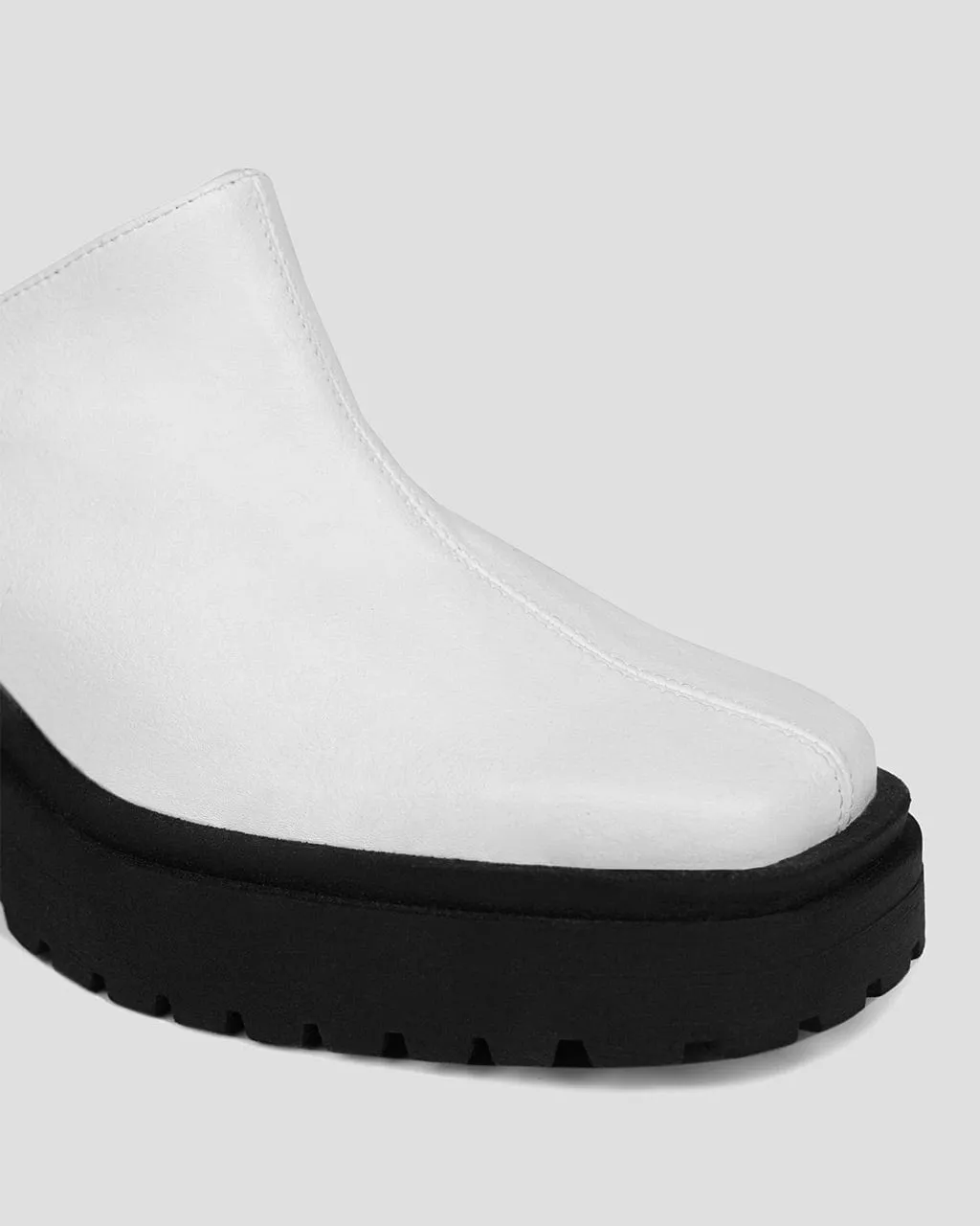 Mules en simili cuir de raisin Vegea carrées | Blanc