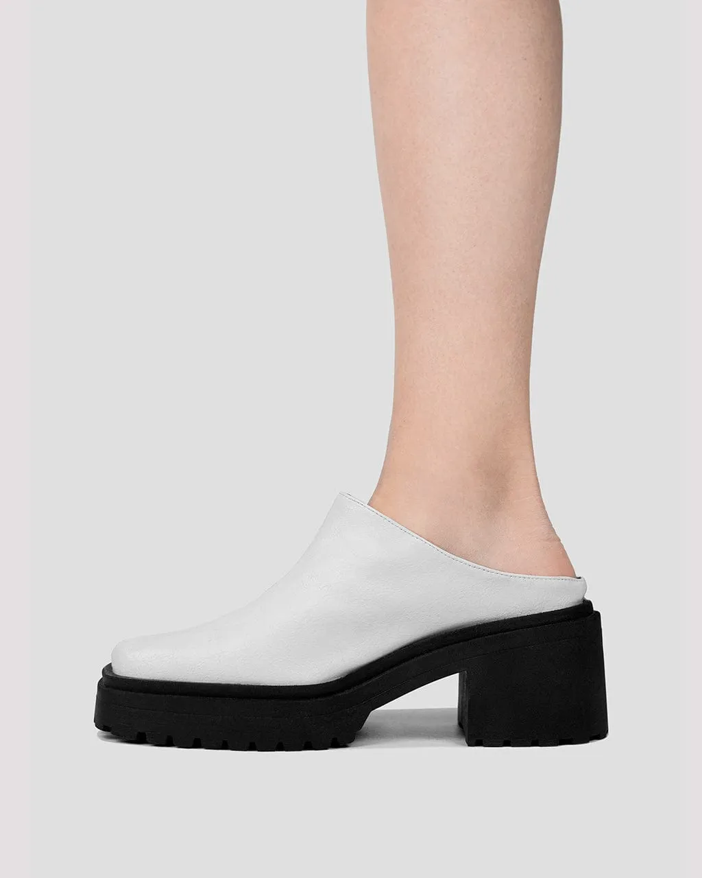 Mules en simili cuir de raisin Vegea carrées | Blanc