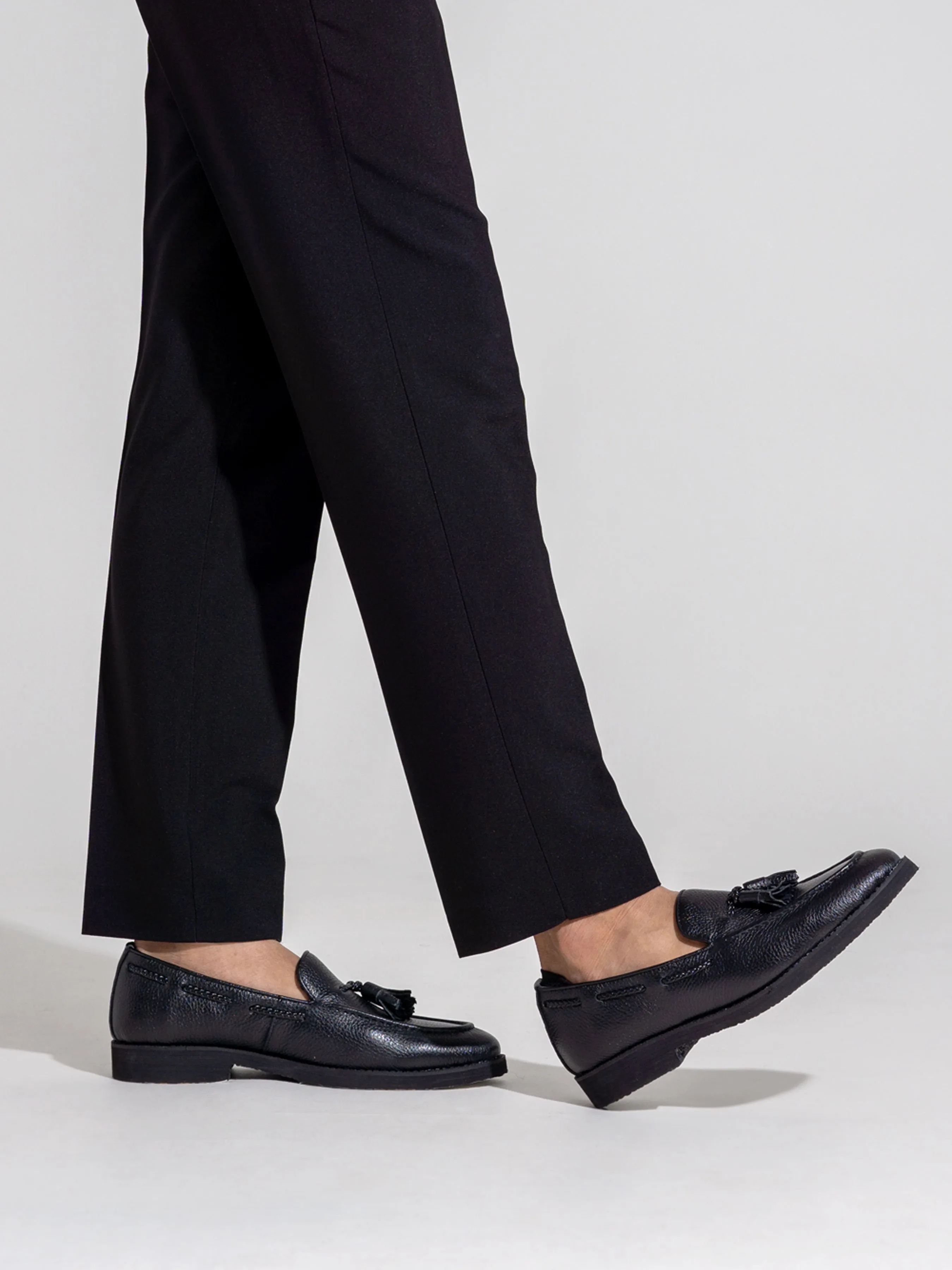 Mocassin à gland - Cuir grainé noir (semelle crêpe)