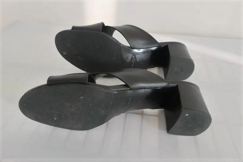 Sandales Tod's à bride croisée Noir Cuire Taille 40 Mules à talon moyen
