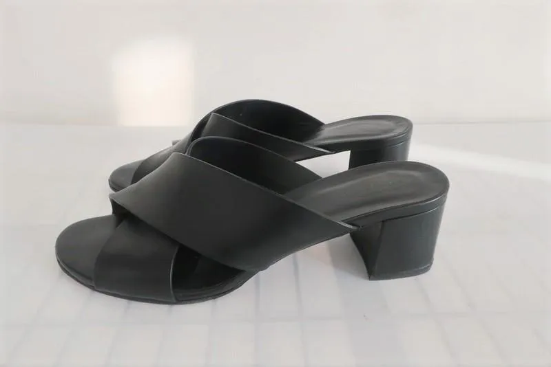 Sandales Tod's à bride croisée Noir Cuire Taille 40 Mules à talon moyen