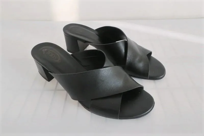 Sandales Tod's à bride croisée Noir Cuire Taille 40 Mules à talon moyen