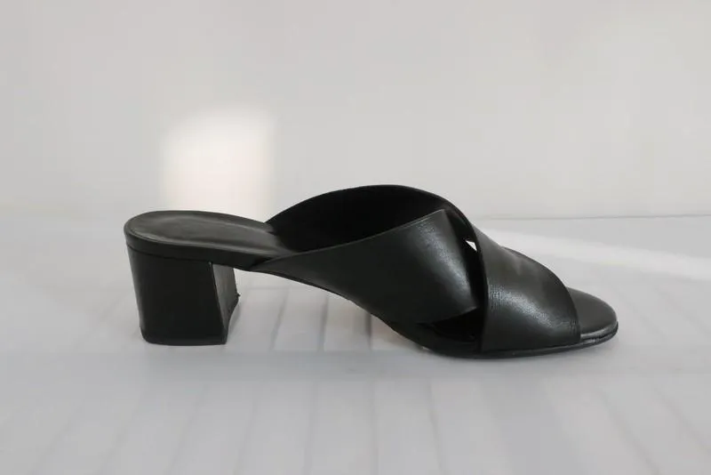 Sandales Tod's à bride croisée Noir Cuire Taille 40 Mules à talon moyen