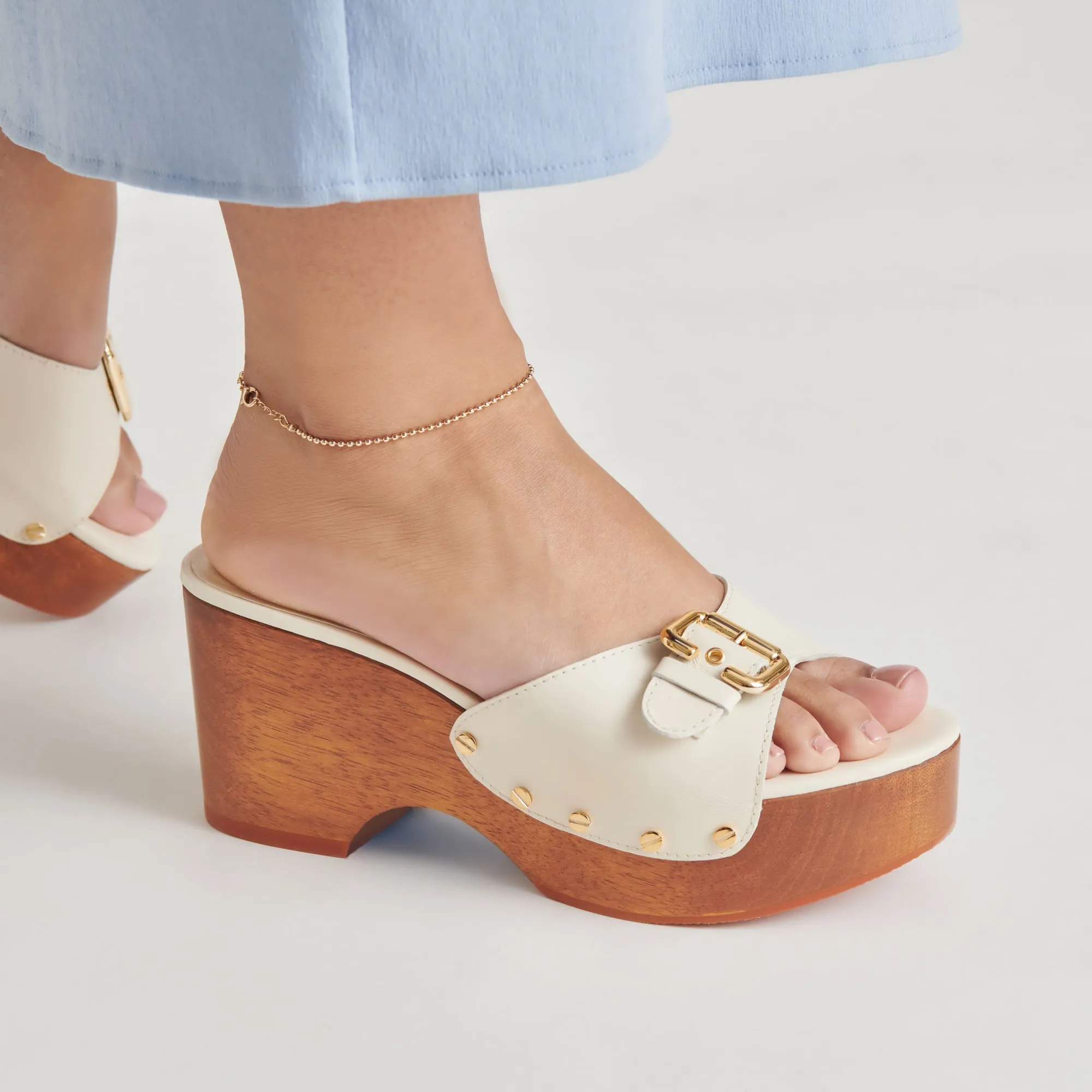 YALAH TALONS EN CUIR BLANC CASSÉ