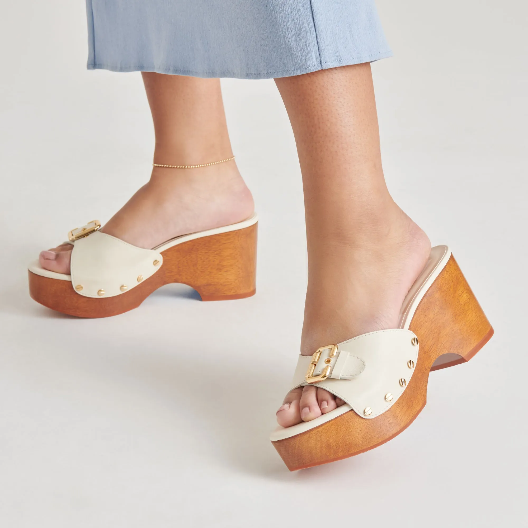 YALAH TALONS EN CUIR BLANC CASSÉ