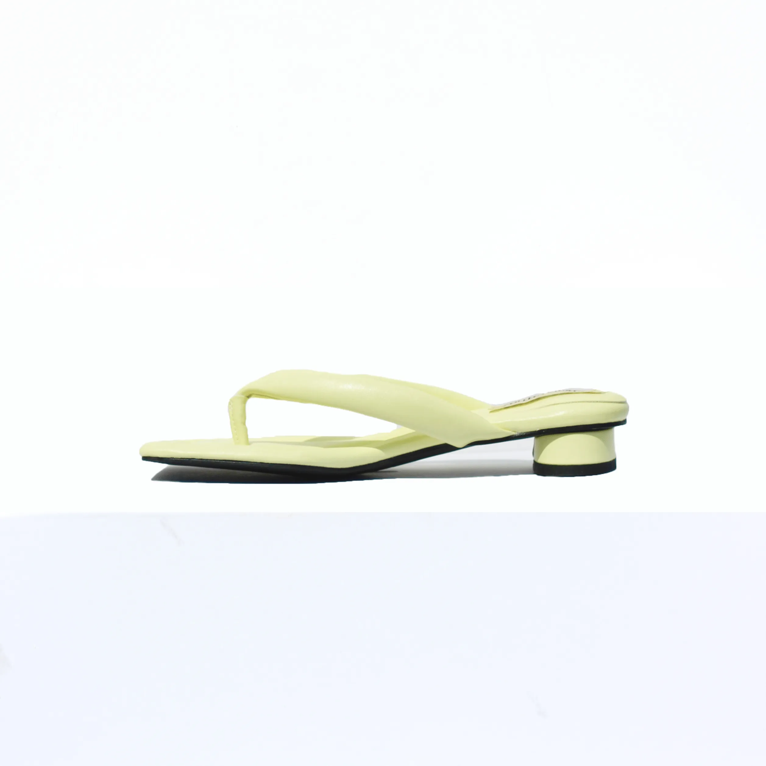 Olivia Mules à bouts ouverts en simili-cuir vegan | Jaune